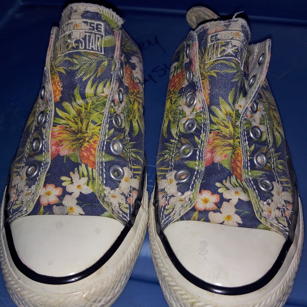Converse size 4.5 men 6.5 women